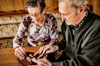 Jak funguje nová mimořádná valorizace důchodů: Počítá jen s částí inflace a má dvě složky