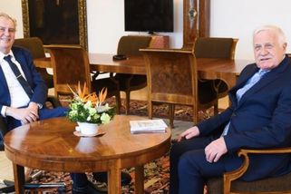 Zeman se sešel na Hradě se svým předchůdcem Klausem na jeho žádost. Jednali o Vrběticích - Echo24.cz