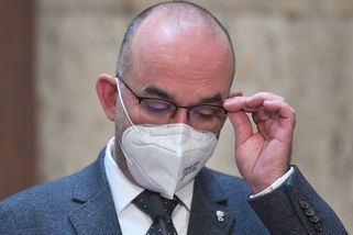 Blatný skončil - Novinky