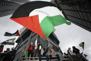 Napříč Evropou, v Austrálii i USA se sešly propalestinské demonstrace - Novinky