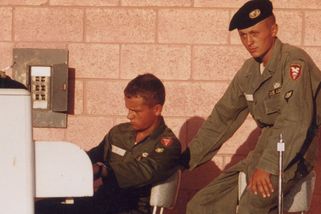 Unikátní fotky: bratři Mašínové a Milan Paumer u speciálních jednotek USA - Seznam Zprávy