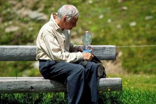 Důchod pod 15 tisíc? Tisíce seniorů naráží na tvrdá pravidla - Médium.cz