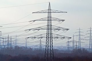 OVĚŘOVNA: Elektřina prodávaná do Německa za 0,25 koruny a kupovaná za 16 korun? Nesmysl, reaguje odborník