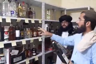 Tálibán našel sklad plný alkoholu, patří české ambasádě v Kábulu | Svět