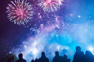 Komentář: Zastavte ohňostroje, nepalte rachejtle. Alespoň letos - Seznam Zprávy