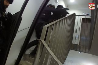 Pistole u hlavy, výbušnina, evakuace. Policie popsala dramatický zásah v Brně - Novinky