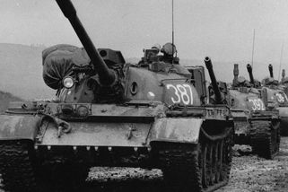 Tanky byly připraveny. Generálové chtěli 17. listopad potlačit silou - Novinky