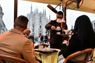 Italové vzali otevřené restaurace a obchody ztečí - Novinky