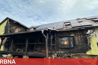 Požár rodinného domu za sebou nechal škodu osm milionů, rodina přišla o domov. Lidé jim pomáhají