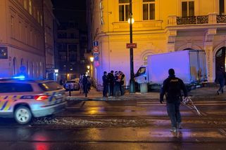Tramvaj srazila tři lidi v Praze na Národní třídě - Novinky