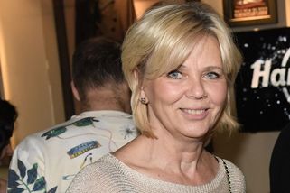 První dáma Eva Pavlová v džínách a svetru na křtu desky: Je fanynkou zpěváka Radka Bangy - Super.cz