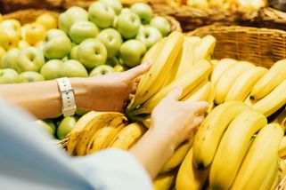 Jak se má správně jíst jablko nebo banán? Tohle jste dělali celý život špatně!