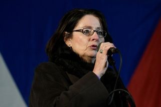 Posloužil Putinovi jako hadr na podlahu. Němcová s...