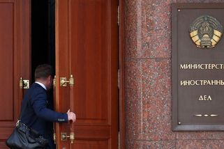 Bývalý běloruský velvyslanec v Německu vypadl z okna - Novinky