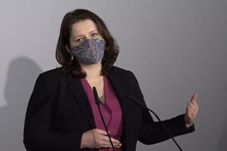 Maláčové srovnání covidu s druhou světovou válkou zaujalo i ve světě - Novinky