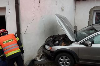 Auto na Brněnsku smetlo seniora na chodníku - Novinky