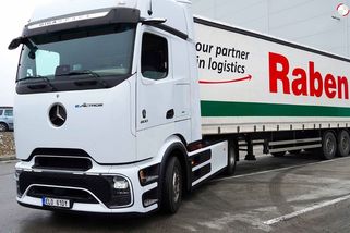 Česká firma testovala elektro-tahač. Naftu zatím plně nenahradí, říká