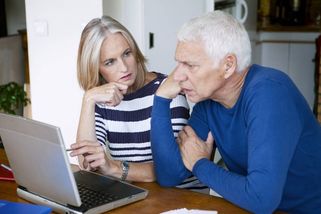 Důchody v Česku se vrací k rychlému růstu. Důchodci dostanou v roce 2026 citelně přidáno. Kdo to ale zaplatí? - ePřehledně