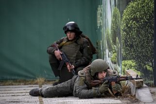 Na Ukrajinu dorazila první zásilka zbraní a munice z Polska - Novinky