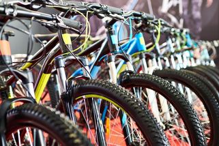 Kol jsou plné sklady, ceny šly dolů - Novinky