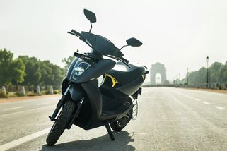 Trpíte v pražské dopravě? Atraktivním řešením je elektrický skútr, na který nepotřebujete řidičák