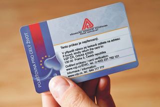 Část studentů, kteří maturovali, musí začít platit zdravotní pojištění. Termín se blíží - Novinky