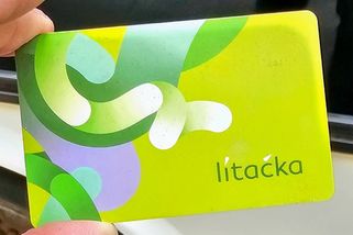 Revizoři obhajují pokutu za platnou jízdenku. Jenže nemluví pravdu