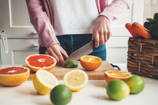 Zrádný pomerančový ileus. Zpozornět by měli ti, kteří jedí hodně citrusů. Mohou vám ucpat střeva! - Proženy.cz