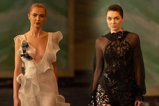 Hluboké dekolty a kompletně průsvitné šaty! České krásky zazářily na pařížském týdnu módy