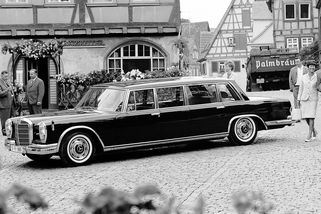 Nejslavnější auta mocných: Diktátoři milovali Mercedes-Benz 600, Stalin jezdil ve vysmívané limuzíně - Garáž.cz