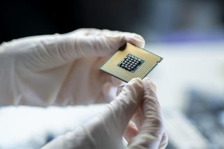 Rusko vyvinulo technologii pro výrobu čipů, která je 30 let pozadu za Západem - Novinky