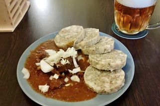 Retro kvíz o cenách v restauracích za socialismu: Zjistěte, jak dobře se vyznáte pomocí těchto 10 otázek. Většina Čechů už zapomněla