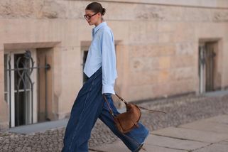 Když kabelka, tak semišová! Pořiďte si doplněk, který zůstane trendy i na podzim - Proženy.cz