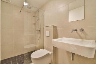 Poznatsvět | Chybějící dveře na WC i průhledné stěny toalet: Cestovatelé kritizují designové hotely za módní výstřelky