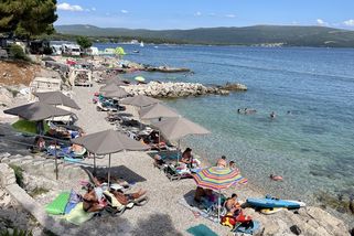 Pláže v Chorvatsku: Půjčení lehátka za 350 korun nebo placené sprchy - Seznam Zprávy