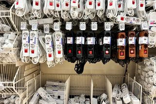 Elektrikář varuje před prodlužováky z tržnice a radí, jak poznáte ten kvalitní, se kterým nevyhoříte