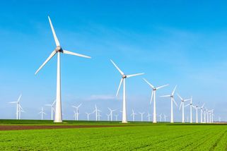 EU slíbila lidem vlastní zelenou energii. Auditoři teď varují, že realita zaostává za plánem