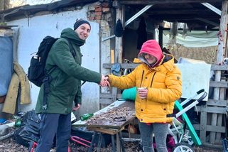 Bezdomovkyně může vypadat jako vaše sousedka, říká muž, který zná pražské ulice - Médium.cz