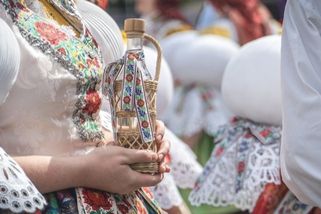 Kvíz: Fěrtůšek, šorec, turčák. Dokážete pojmenovat části moravského kroje? Tohle zvládne jen Moravák jak řemen