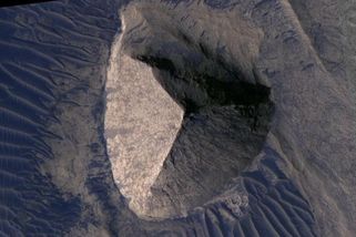 Našli útvar, který tam být neměl. „Pyramida“ na Marsu budí pozornost a vyvolává otázky