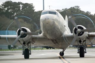Rok 1954, jedno špatné rozhodnutí pilota a tragická letecká nehoda v Hostivici u Prahy - Médium.cz
