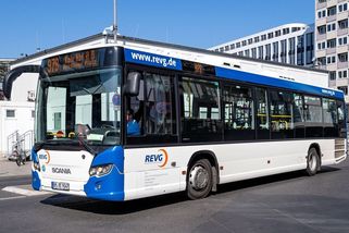 Mladík v Německu ukradl z depa autobus, aby odvezl přítelkyni do školy - Novinky