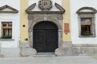 Policie vypátrala útočníka, který měl zmlátit vedoucího úředníka z Tachovska do bezvědomí - Novinky