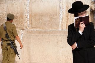 Izraelský ministr obrany schválil plán na zahájení odvodů ultraortodoxních židů - Seznam Zprávy