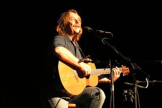 Nohavica zahraje v Bílovci pro uprchlíky