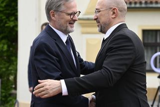 Ukrajinská vláda se přesune do Česka. Fiala chce jednat o obnově země i munici