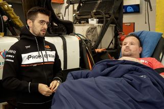 Pokusil se o sebevraždu, přežil a dnes musí bojovat s ochrnutím. S motivací mu pomáhá i Sanitka naděje - Novinky