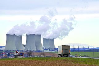 Německo zavírá tři jaderné elektrárny, zbývající skončí příští rok - Novinky