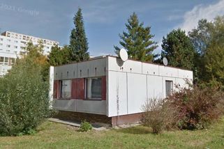 Poznatsvět | Architektonický unikát: jednobytový panelový dům v Děčíně stojí osamoceně na vlastním pozemku