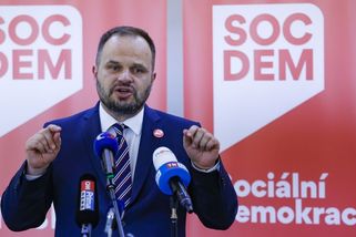 Zoufalá SOCDEM šilhá po spolupráci s KSČM, která vstala z mrtvých - Novinky